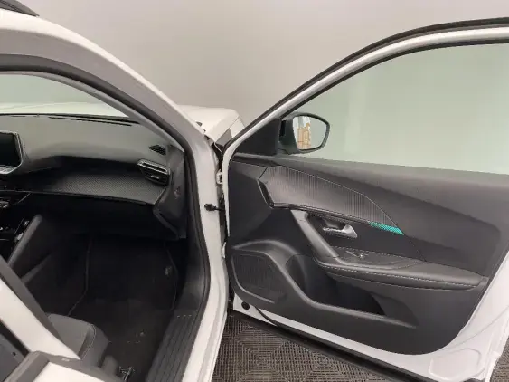 PEUGEOT 2008 II - voiture d'occasion - Photo 19