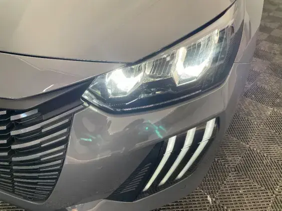 PEUGEOT 208 II - voiture d'occasion - Photo 20