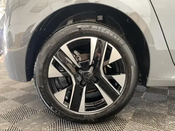 PEUGEOT 208 II - voiture d'occasion - Photo 23