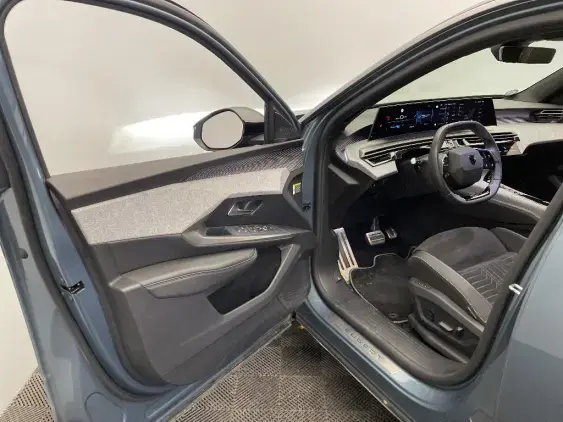PEUGEOT 5008 ELECTRIQUE III - voiture d'occasion - Photo 17