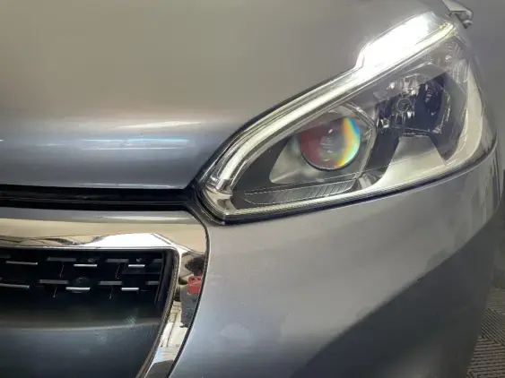 PEUGEOT 208 - voiture d'occasion - Photo 19