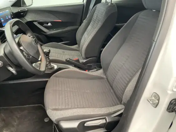 PEUGEOT 2008 II - voiture d'occasion - Photo 17