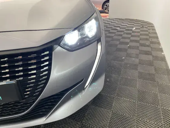 PEUGEOT 208 II - voiture d'occasion - Photo 19
