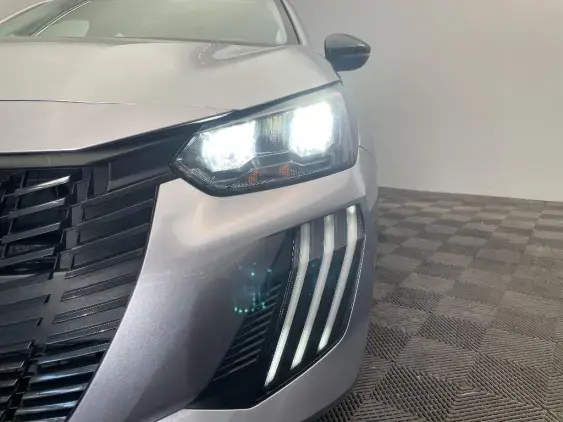 PEUGEOT 208 II - voiture d'occasion - Photo 20