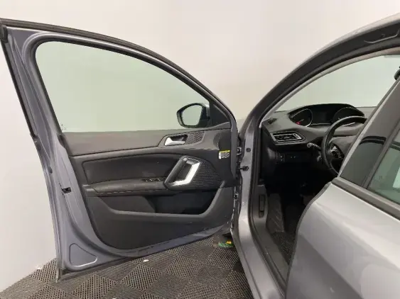 PEUGEOT 308 II - voiture d'occasion - Photo 19
