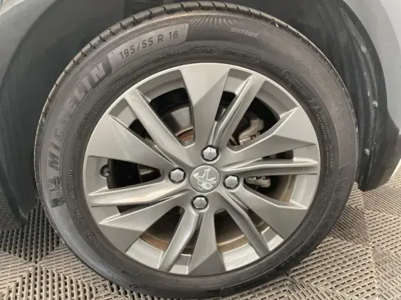 PEUGEOT 208 ELECTRIQUE II - voiture d'occasion - Photo 23