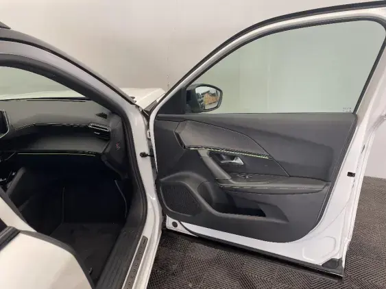 PEUGEOT 2008 II - voiture d'occasion - Photo 19