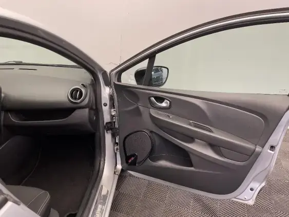 RENAULT CLIO IV - voiture d'occasion - Photo 16