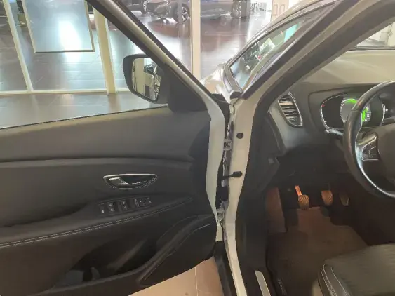 RENAULT SCENIC IV - voiture d'occasion - Photo 17