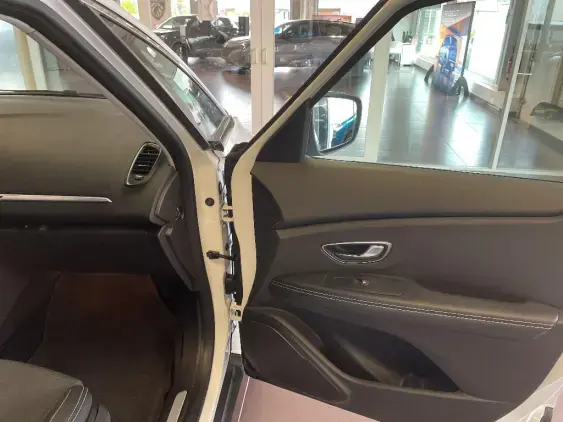 RENAULT SCENIC IV - voiture d'occasion - Photo 18