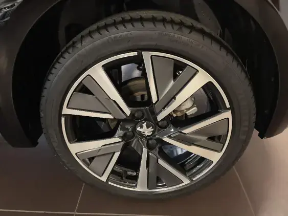 PEUGEOT 208 BUSINESS R II - voiture d'occasion - Photo 24