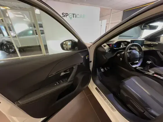 PEUGEOT 2008 II - voiture d'occasion - Photo 19