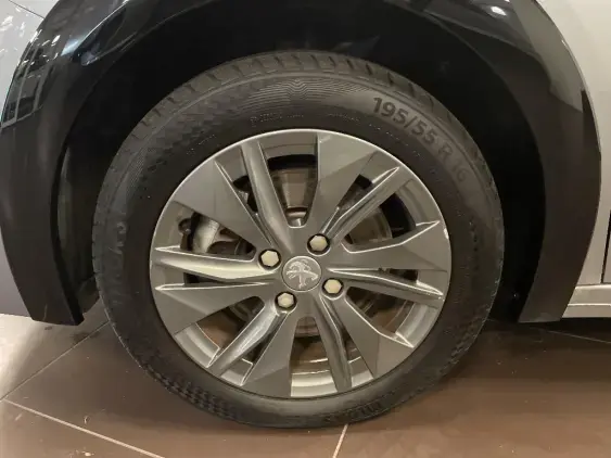 PEUGEOT 208 ELECTRIQUE II - voiture d'occasion - Photo 23