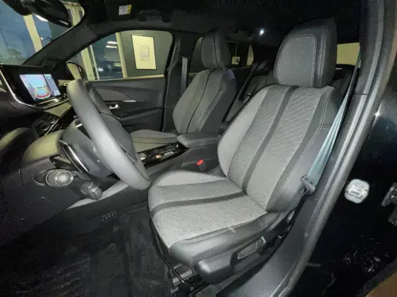 PEUGEOT 2008 II - voiture d'occasion - Photo 18