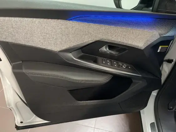 PEUGEOT 3008 ELECTRIQUE III - voiture d'occasion - Photo 18