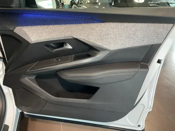 PEUGEOT 3008 ELECTRIQUE III - voiture d'occasion - Photo 19