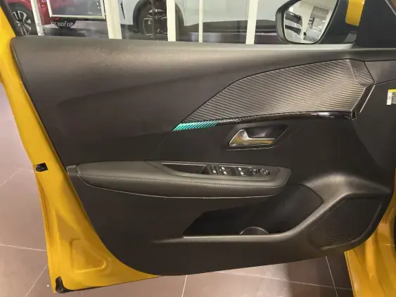 PEUGEOT 208 BUSINESS R II - voiture d'occasion - Photo 19