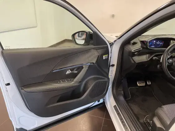 PEUGEOT 2008 - voiture d'occasion - Photo 19