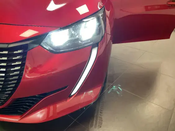 PEUGEOT 208 BUSINESS R II - voiture d'occasion - Photo 21