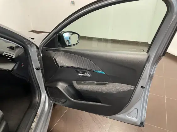 PEUGEOT 208 BUSINESS R II - voiture d'occasion - Photo 20