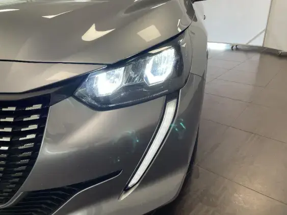 PEUGEOT 208 BUSINESS R II - voiture d'occasion - Photo 22