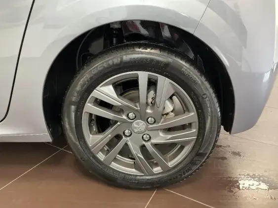 PEUGEOT 208 BUSINESS R II - voiture d'occasion - Photo 24