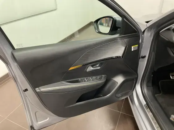 PEUGEOT 208 BUSINESS R II - voiture d'occasion - Photo 19