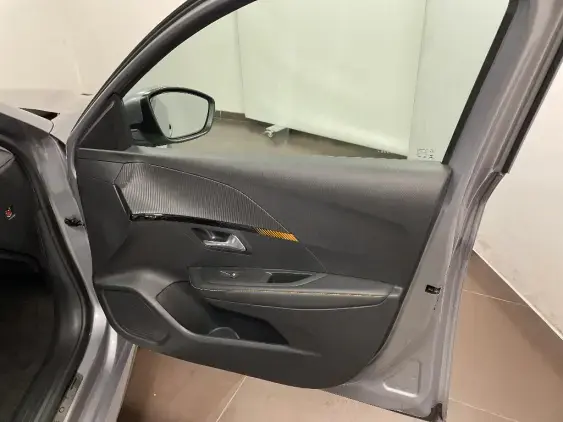 PEUGEOT 208 BUSINESS R II - voiture d'occasion - Photo 20