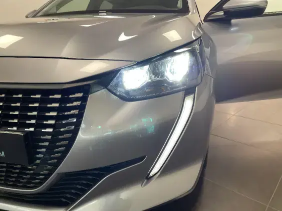 PEUGEOT 208 BUSINESS R II - voiture d'occasion - Photo 21