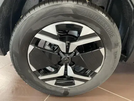 PEUGEOT 2008 II - voiture d'occasion - Photo 24