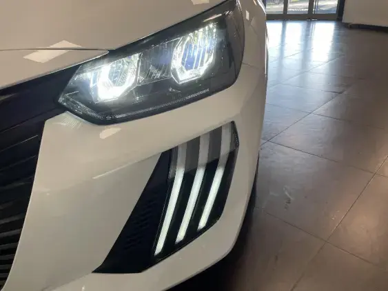 PEUGEOT 208 II - voiture d'occasion - Photo 21