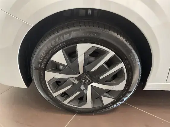 PEUGEOT 208 II - voiture d'occasion - Photo 22