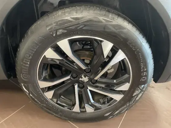 PEUGEOT 2008 II - voiture d'occasion - Photo 24