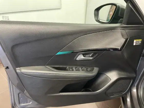 PEUGEOT 208 BUSINESS R II - voiture d'occasion - Photo 18