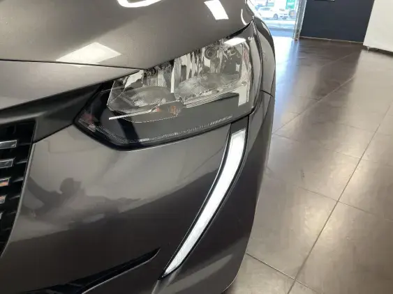 PEUGEOT 208 BUSINESS R II - voiture d'occasion - Photo 21