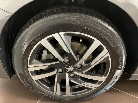 PEUGEOT 208 BUSINESS R II - voiture d'occasion - Photo 22