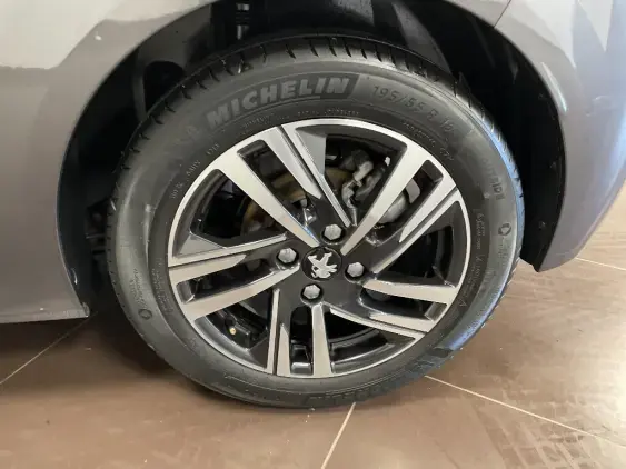 PEUGEOT 208 BUSINESS R II - voiture d'occasion - Photo 23