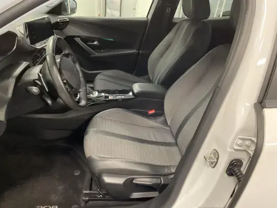 PEUGEOT 2008 II - voiture d'occasion - Photo 17