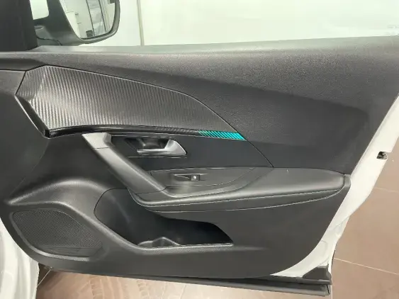 PEUGEOT 2008 II - voiture d'occasion - Photo 19