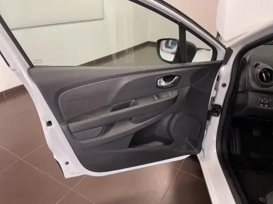 RENAULT CLIO IV - voiture d'occasion - Photo 18