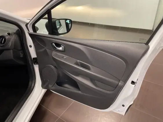 RENAULT CLIO IV - voiture d'occasion - Photo 19