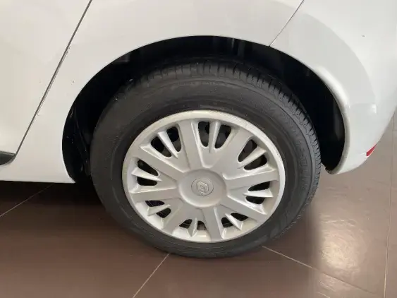 RENAULT CLIO IV - voiture d'occasion - Photo 23