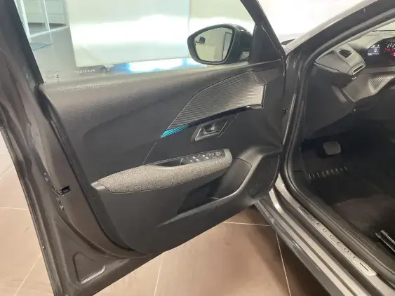 PEUGEOT 208 BUSINESS R II - voiture d'occasion - Photo 19