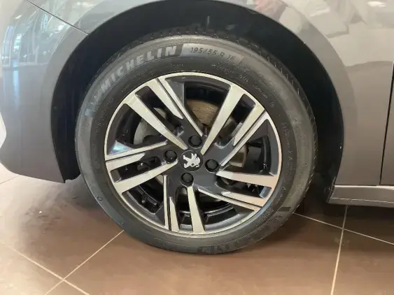 PEUGEOT 208 BUSINESS R II - voiture d'occasion - Photo 23