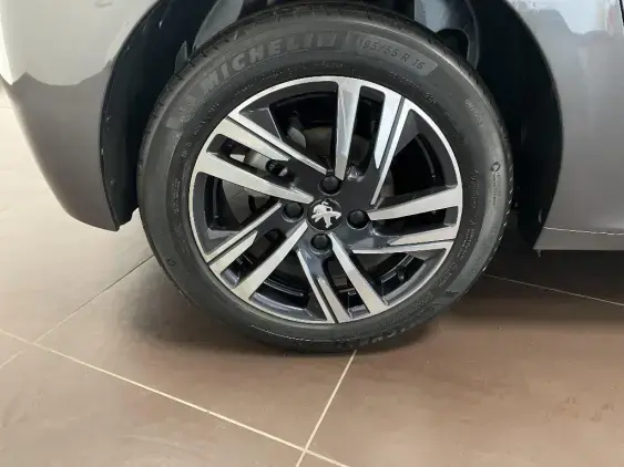 PEUGEOT 208 BUSINESS R II - voiture d'occasion - Photo 25