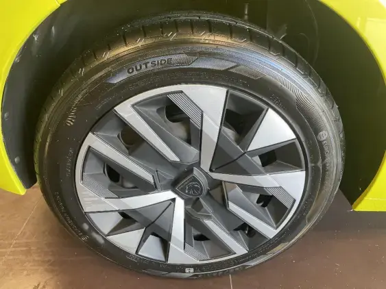 PEUGEOT 208 II - voiture d'occasion - Photo 23