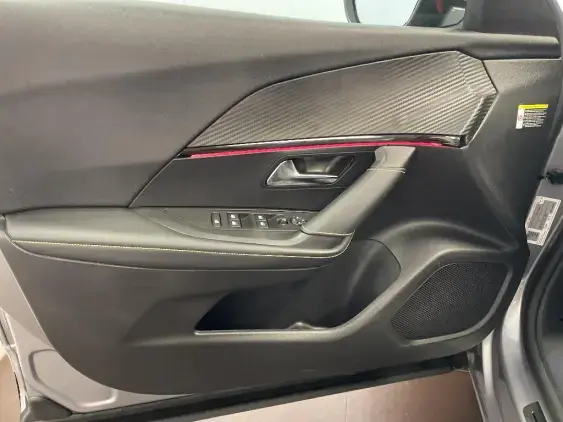 PEUGEOT 2008 II - voiture d'occasion - Photo 19