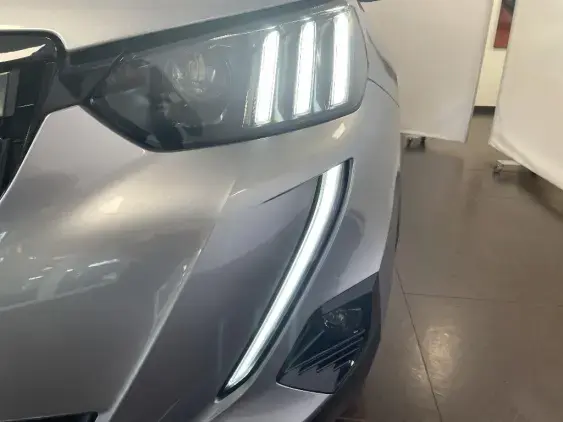 PEUGEOT 2008 II - voiture d'occasion - Photo 22