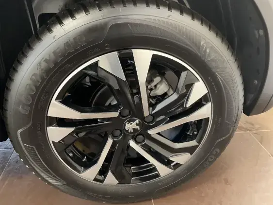 PEUGEOT 2008 II - voiture d'occasion - Photo 24