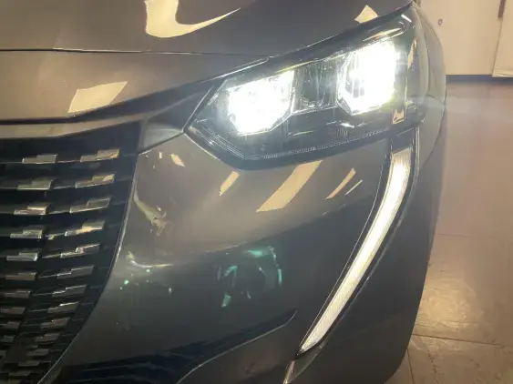 PEUGEOT 208 BUSINESS R II - voiture d'occasion - Photo 22